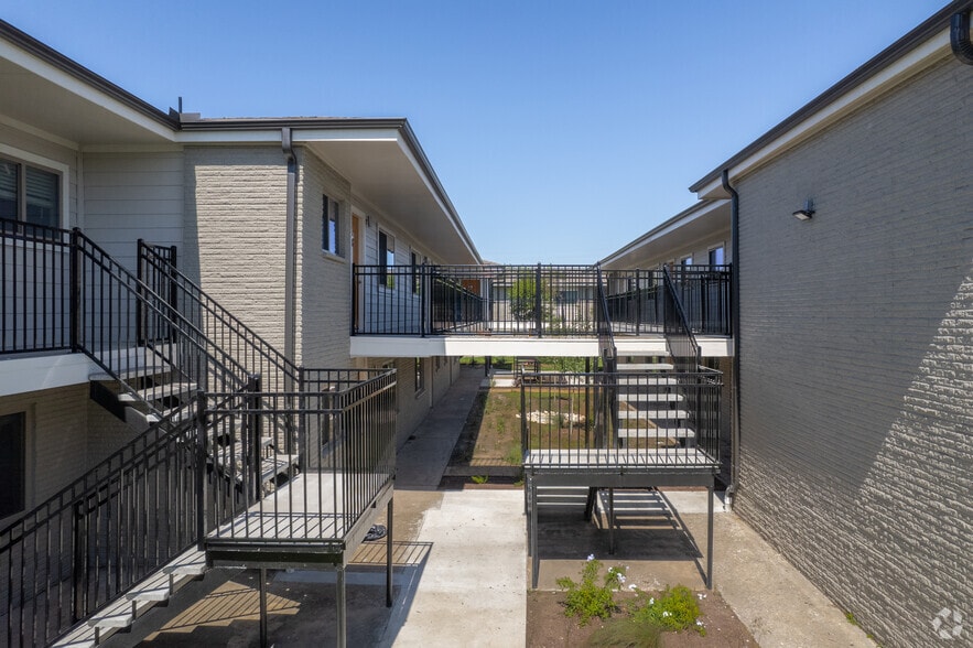 More Photos Of 1600 Avenue M, South Houston Apartments For Sale