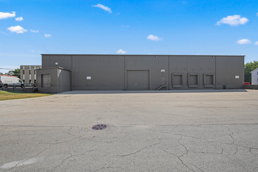 More Photos Of 85-125 Hankes Ave, Aurora Warehouse For Sale