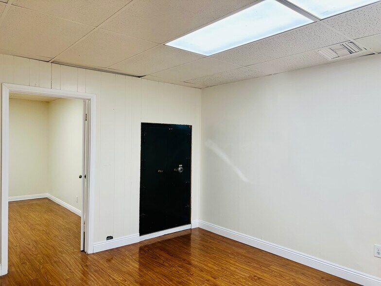 More Photos Of 1153 S Greenwood Ave, Montebello Manufacturing For Lease