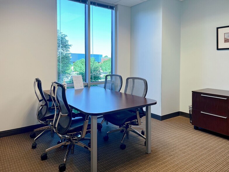 More Photos Of 10130 Perimeter Pky, Charlotte Coworking Space