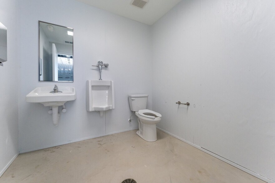 More Photos Of 280 Cr-325 E, Valparaiso Warehouse For Sale