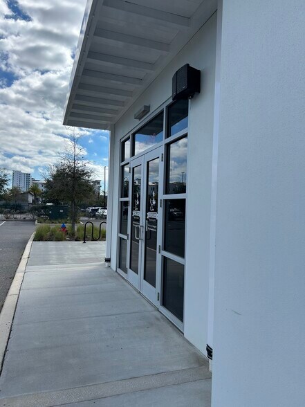 More Photos Of 5212 Bridge St, Tampa Storefront Retail Office For Lease
