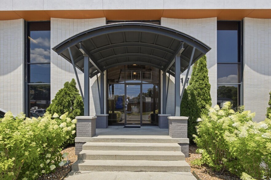 More Photos Of 176 Thompson Ln, Nashville Office Residential For Sale
