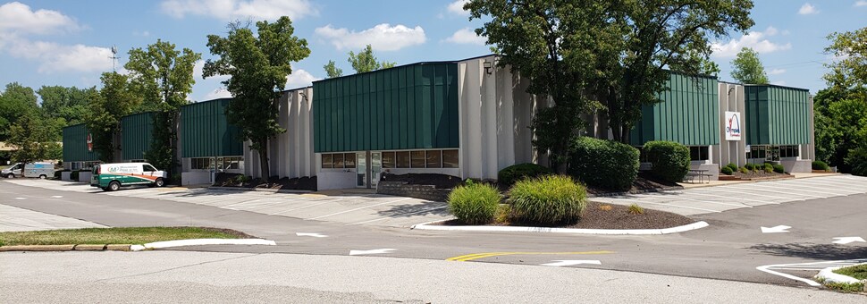 More Photos Of 310-336 Sovereign Ct, Ballwin Warehouse For Lease