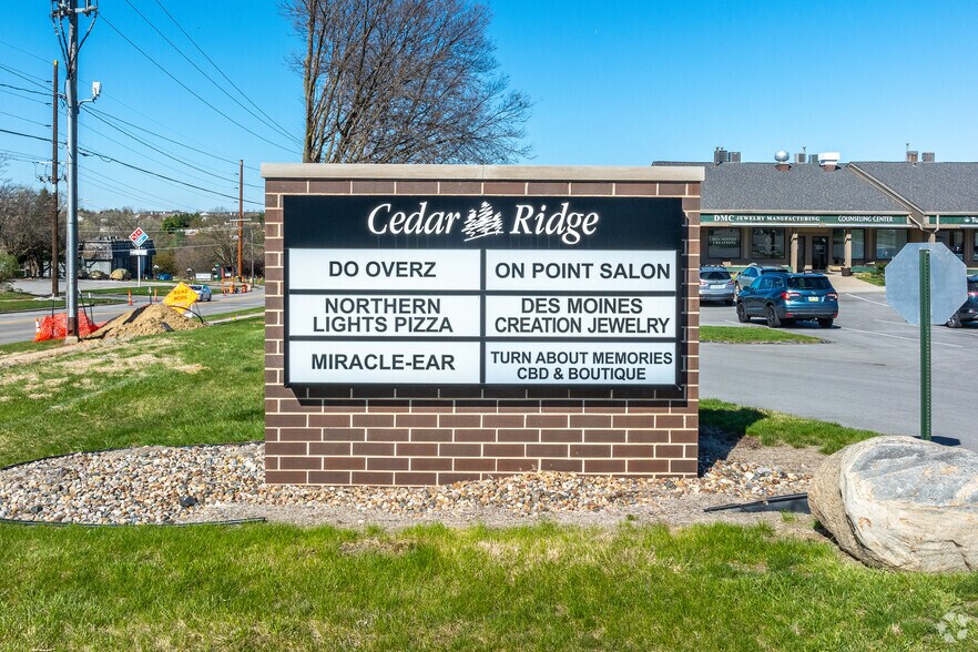 More Photos Of 7501-7611 Douglas Ave, Urbandale Unknown For Lease