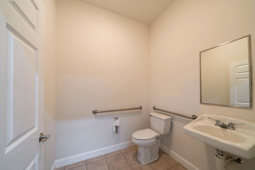 More Photos Of 24551 Production Cir, Bonita Springs Showroom For Lease