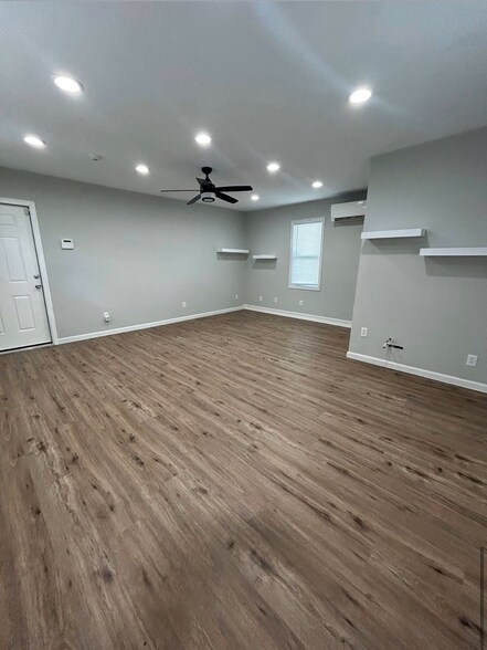 More Photos Of 1430 Congress St, Lafayette Office For Lease