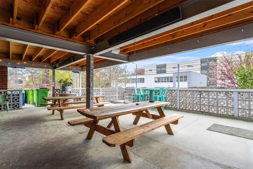 More Photos Of 710 W Johnson St, Raleigh Bar For Sale