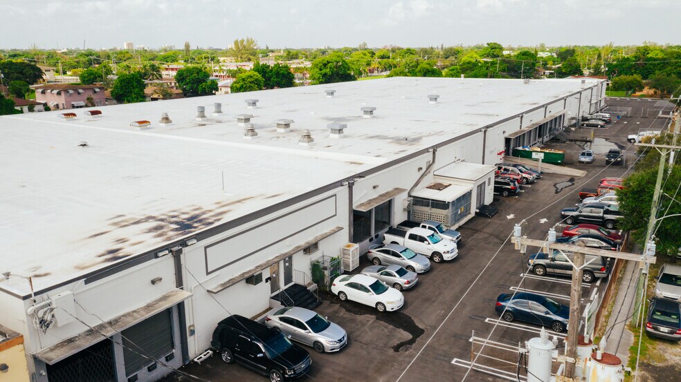 More Photos Of 1300-1350 NW 74th St, Miami Warehouse For Lease