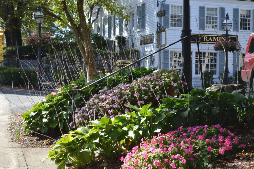 More Photos Of 10 Maple St, Middleton Office For Lease