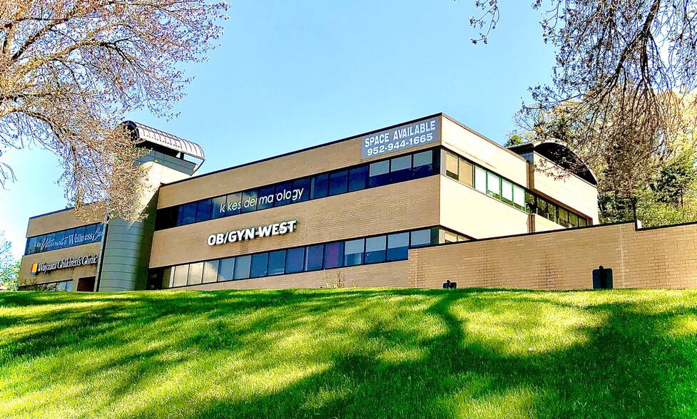 More Photos Of 14001 Ridgedale Dr, Minnetonka Medical For Lease