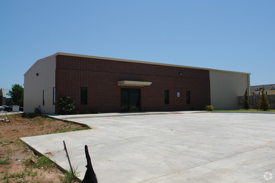 More Photos Of 8216 Rockback Ct, Oklahoma City Warehouse For Lease