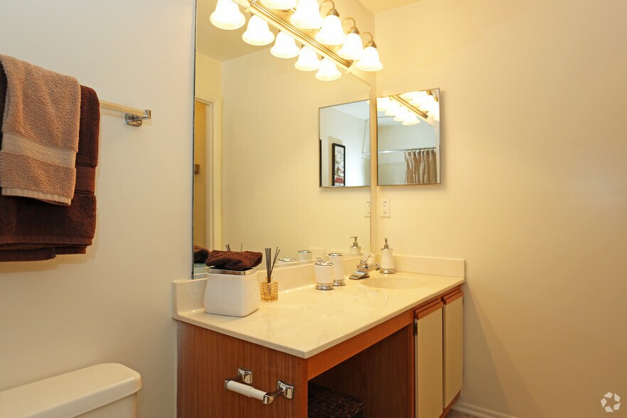 More Photos Of 3001 Reflections Way, Virginia Beach Apartments For Sale