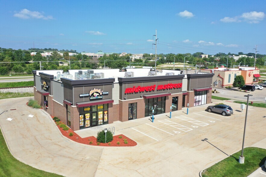 More Photos Of 746 Coral Ridge Ave, Coralville General Retail For Sale