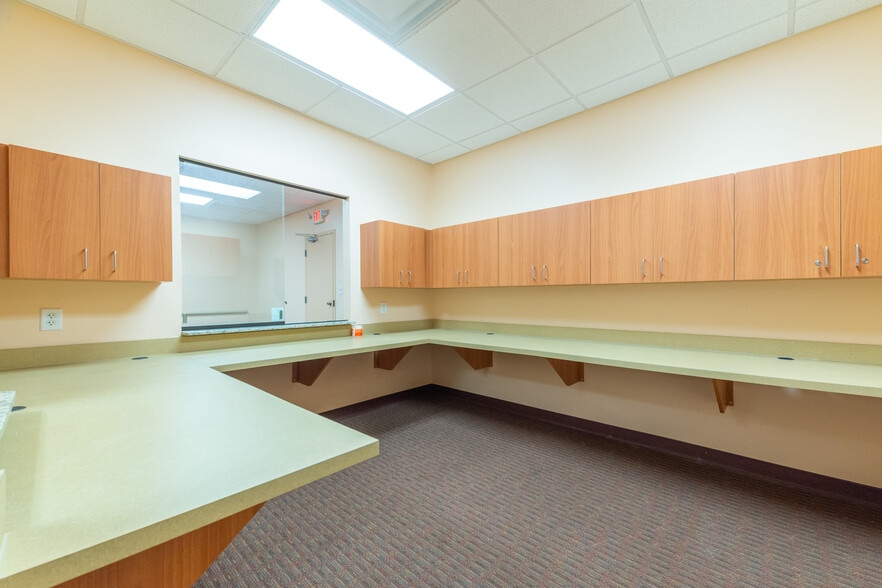 More Photos Of 800-840 Mercy Dr, Orlando Medical For Lease
