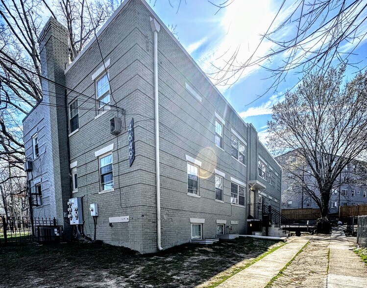 More Photos Of 4649 Hillside Rd SE, Washington Apartments For Sale