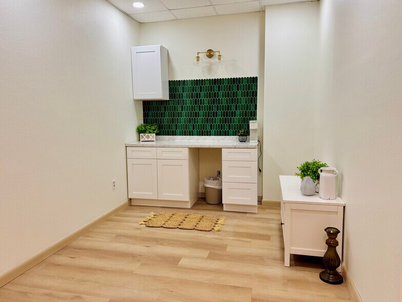 More Photos Of 120 Ring Ave S, Tarpon Springs Office For Lease