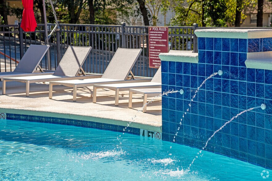 More Photos Of 2400 W Tharpe St, Tallahassee Apartments For Sale