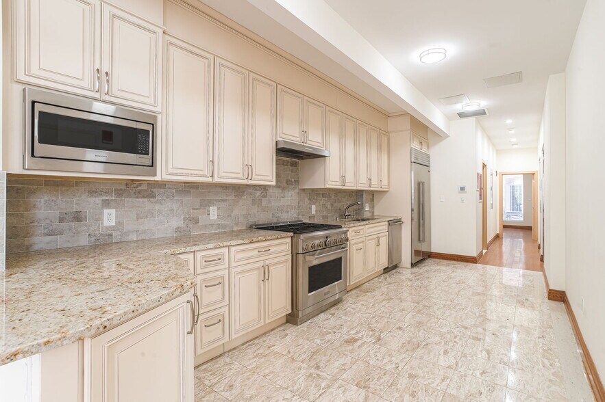 More Photos Of 304 Fifth Ave, New York Loft Creative Space For Lease