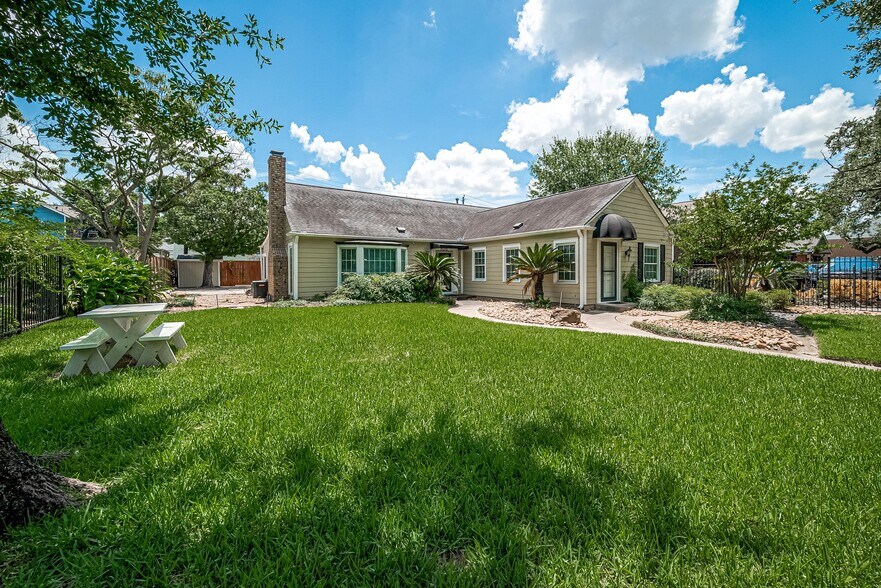 Primary Photo Of 826 Heights Blvd, Houston Office Residential For Sale