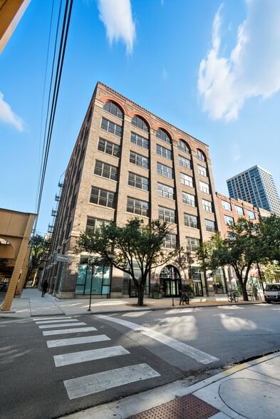 More Photos Of 230 W Huron St, Chicago Loft Creative Space For Lease