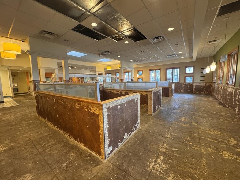 More Photos Of 2949 Dixie Hwy, Hamilton Restaurant For Lease