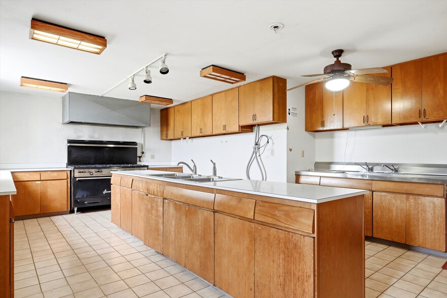 More Photos Of 105 Goldenrod Ave, Ozawkie Industrial For Sale