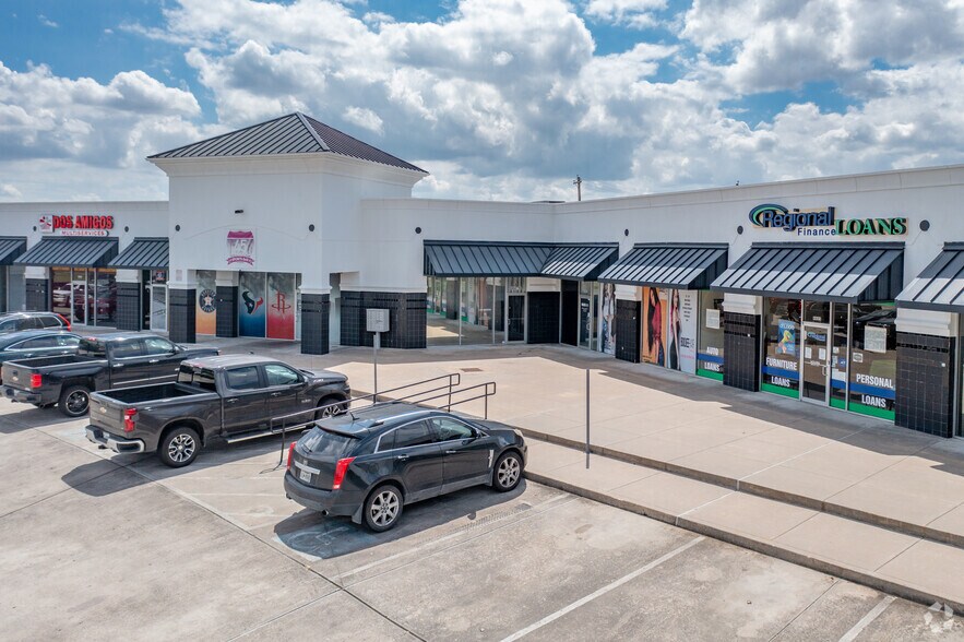 More Photos Of 4406-4408 Airline Dr, Houston Unknown For Lease