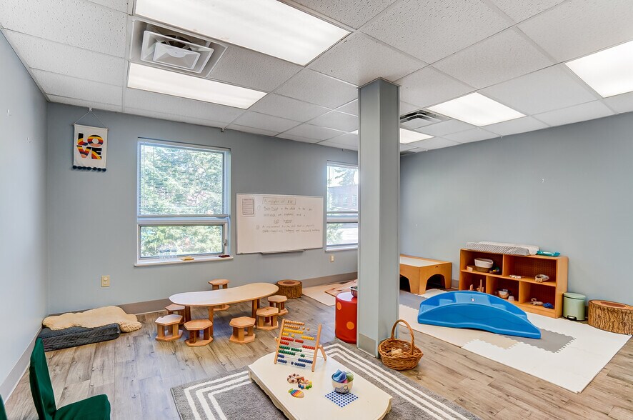 More Photos Of 800 Livermore St, Yellow Springs Research And Development For Sale