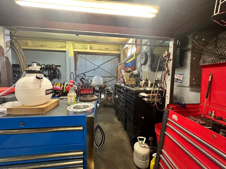 More Photos Of 2223 Pembroke Rd, Hollywood Auto Dealership For Lease