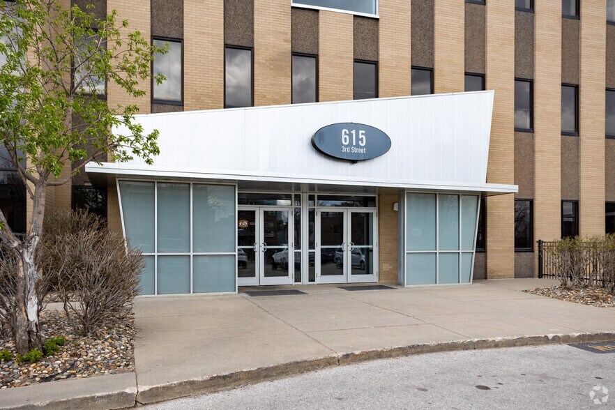 More Photos Of 615 3rd St, Des Moines Office For Sale
