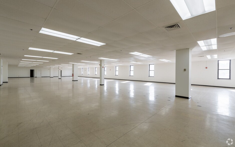 More Photos Of 78 Barnum Rd, Devens Light Manufacturing For Lease