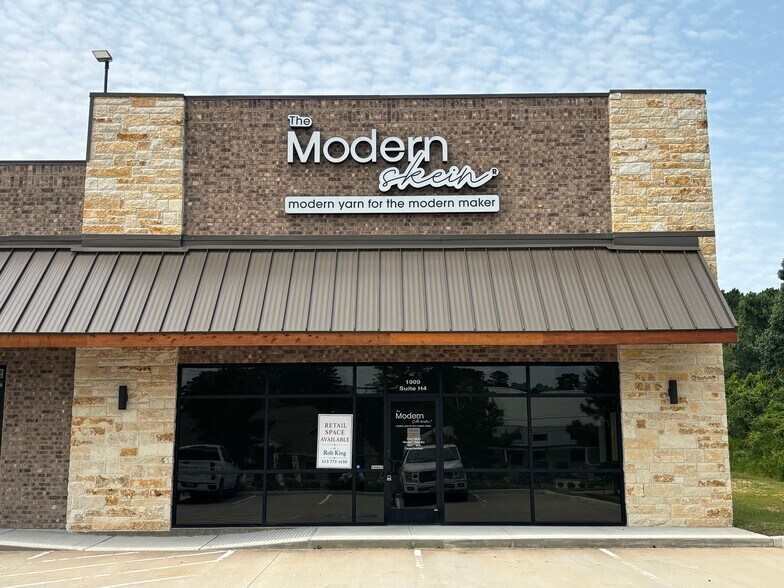 More Photos Of 1905 Longmire Rd, Conroe Unknown For Lease