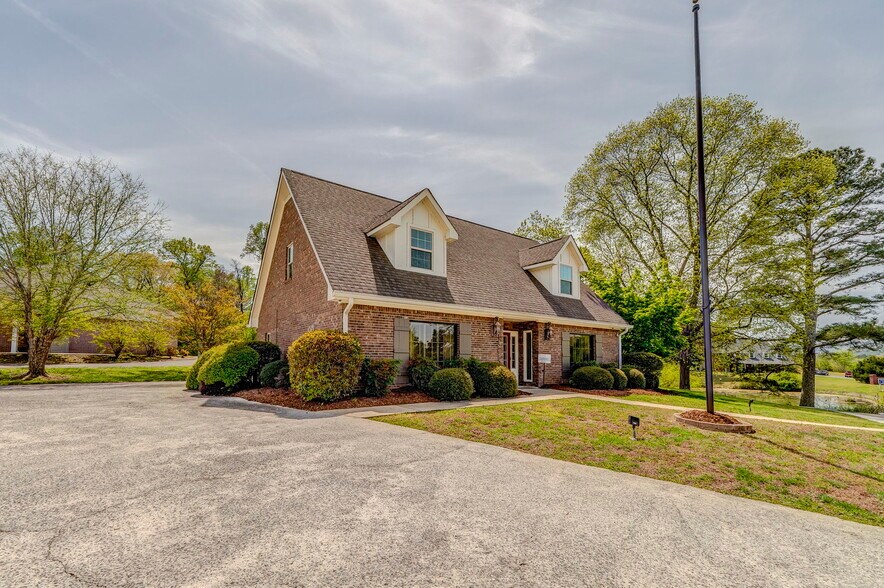 More Photos Of GA Hwy 136, LaFayette Bank For Sale