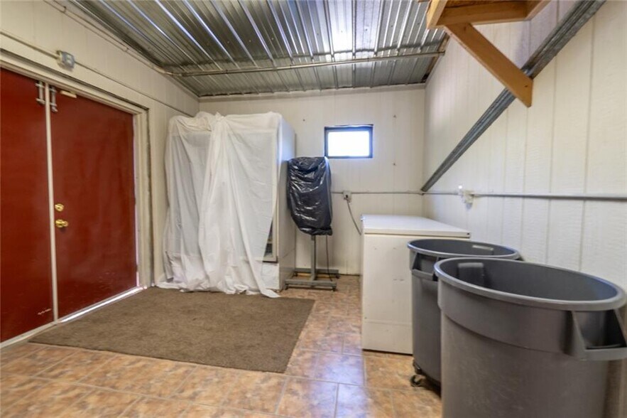 More Photos Of 233 Hwy 75, Sycamore Restaurant For Sale