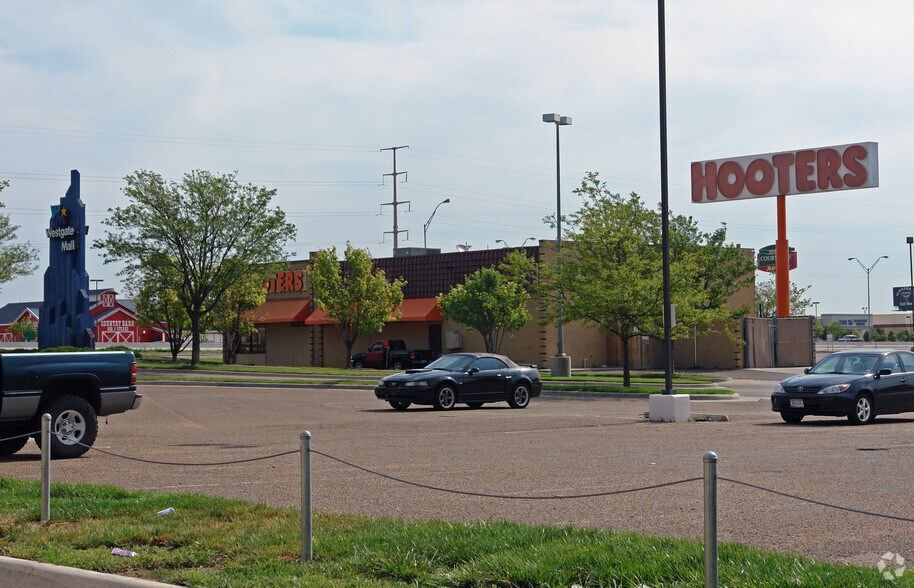 More Photos Of 8101 W I-40, Amarillo Restaurant For Lease