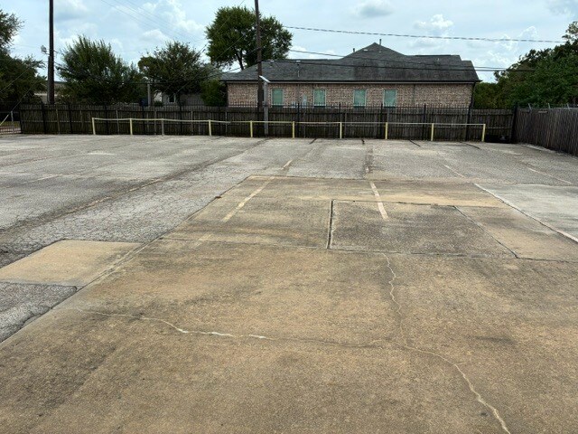 More Photos Of 5902 Spencer Hwy, Pasadena Auto Dealership For Lease
