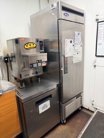More Photos Of 46 S Leavitt Rd, Leavittsburg Bar For Sale