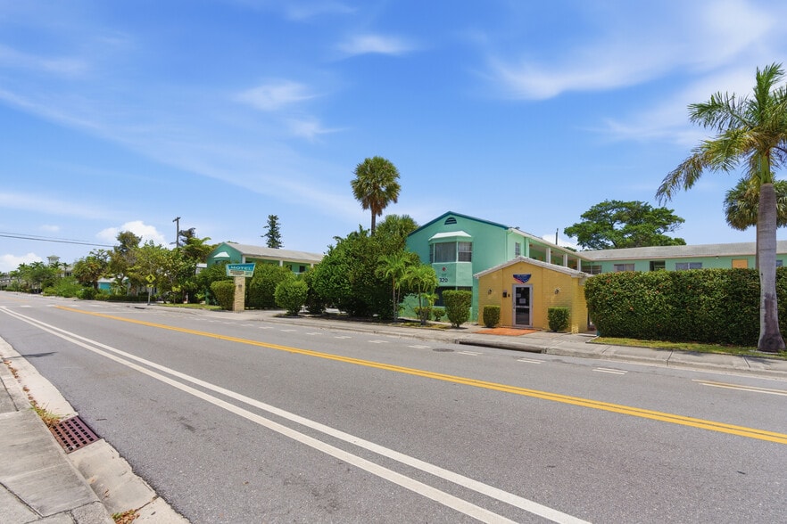 More Photos Of 320 N Federal Hwy, Lake Worth Hotel For Sale