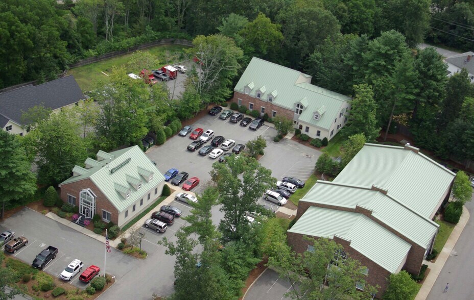 More Photos Of 11 Red Roof Ln, Salem Office For Sale