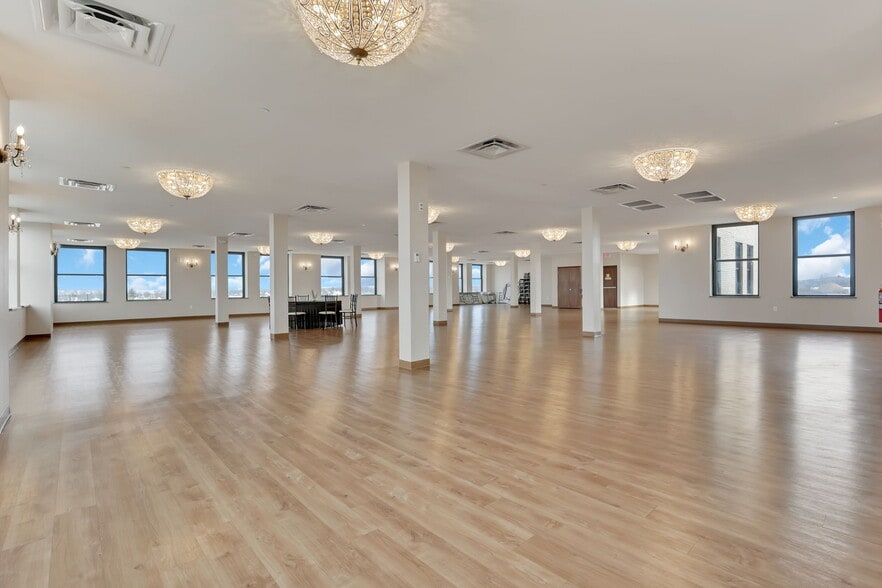More Photos Of 301 Broadway, Lorain Hotel For Sale