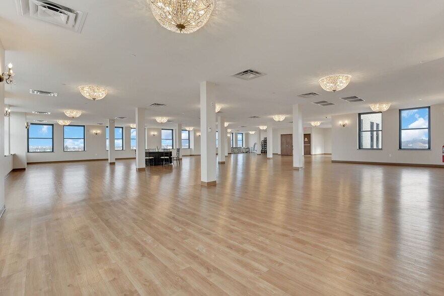 More Photos Of 301 Broadway, Lorain Hotel For Sale