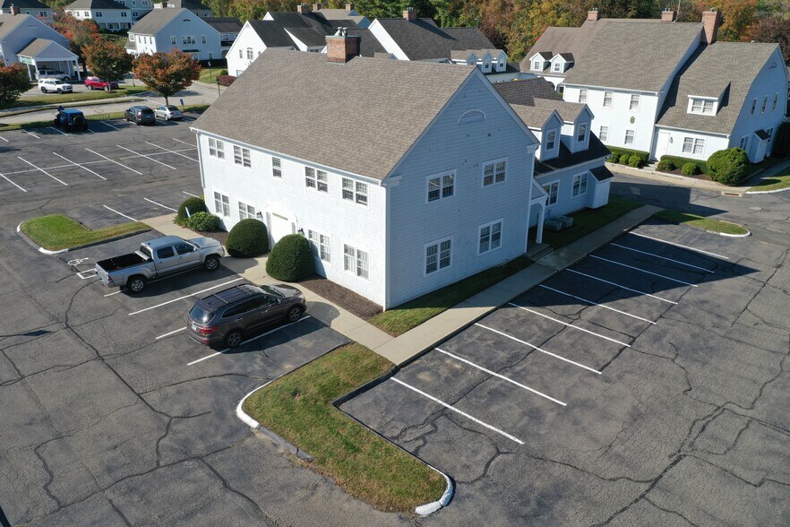 More Photos Of 755 Main St, Monroe Medical For Lease
