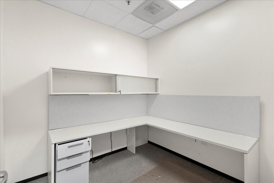 More Photos Of 482 W MacArthur Blvd, Oakland Medical For Sale