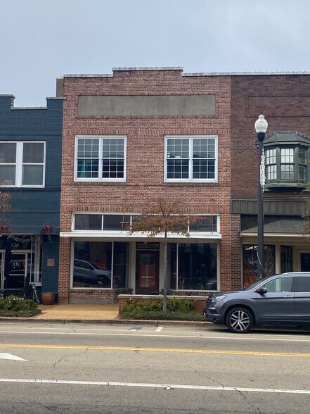 More Photos Of 114 W Main St, Tupelo Freestanding For Sale