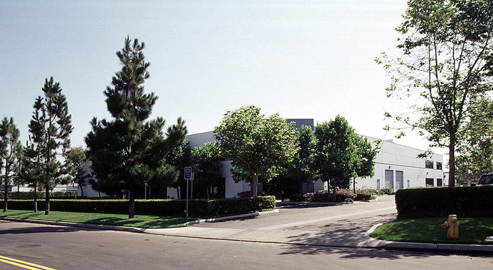 More Photos Of 15261 Connector Ln, Huntington Beach Manufacturing For Lease