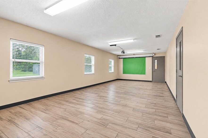 More Photos Of 7602 Kenya St, Jacksonville Specialty For Sale