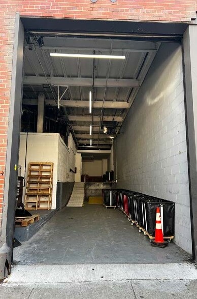 More Photos Of 33-01 Hunters Point Ave, Long Island City Warehouse For Lease