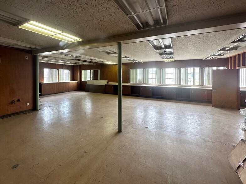 More Photos Of 1100 W Del Norte St, Eureka Truck Terminal For Lease