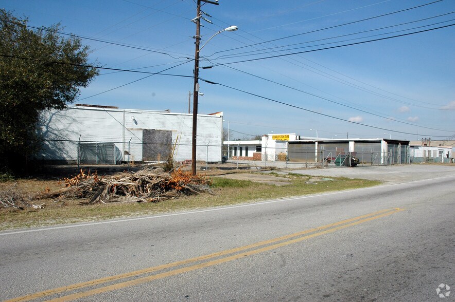 More Photos Of 2940 Rivers Ave, North Charleston Service For Lease